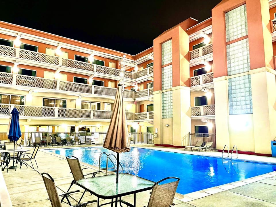 Swimming pool