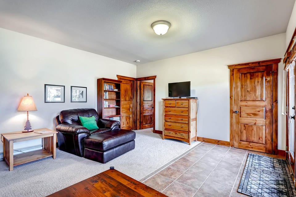 Saddlewood #46 Ski-In/Ski-Out to Snowflake Lift - Walk to Town House in Breckenridge