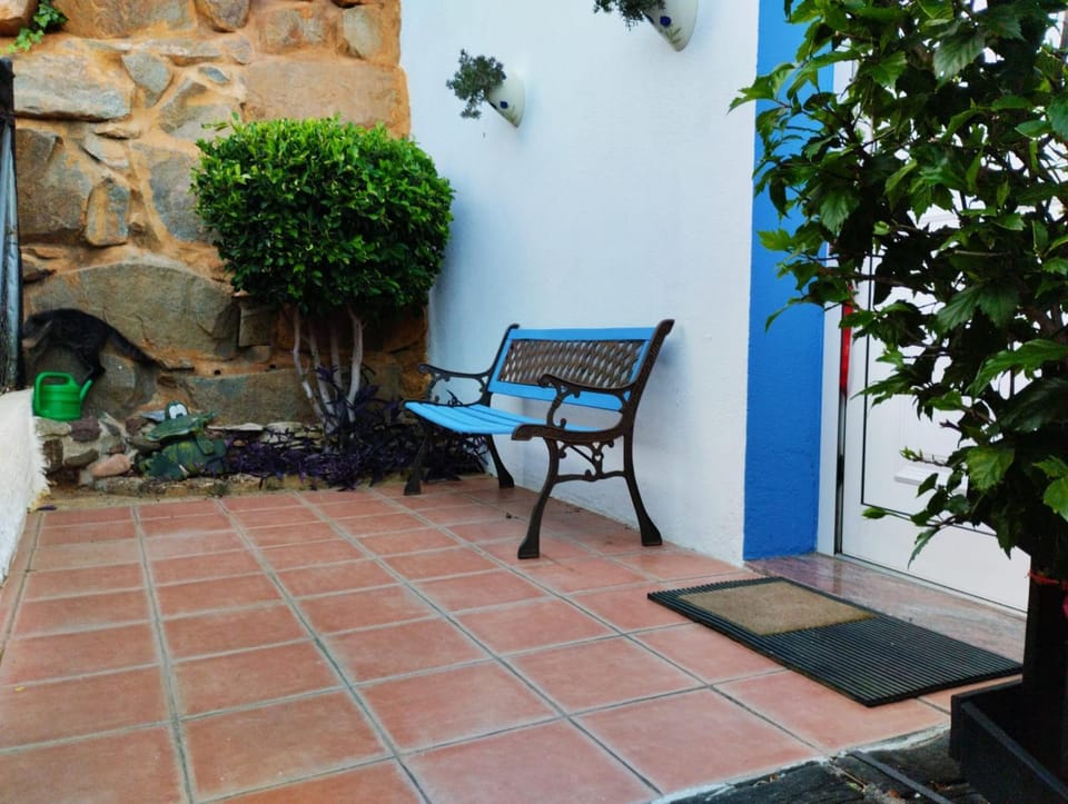 Patio, Facade/entrance, Day