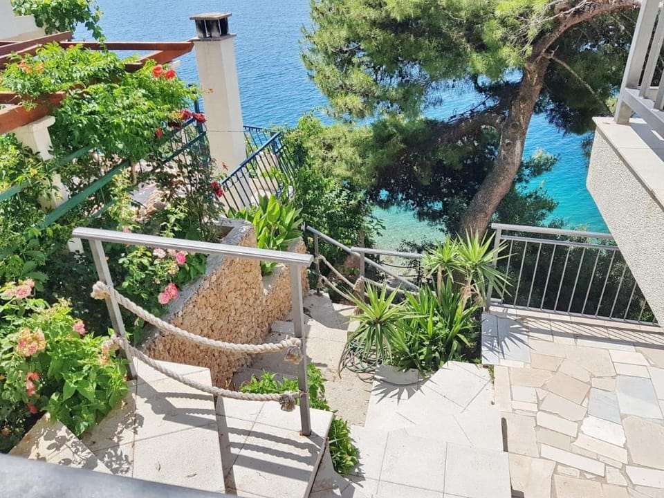 Holidayhome Lisa 1st row to beach Apartment in Split-Dalmatia County
