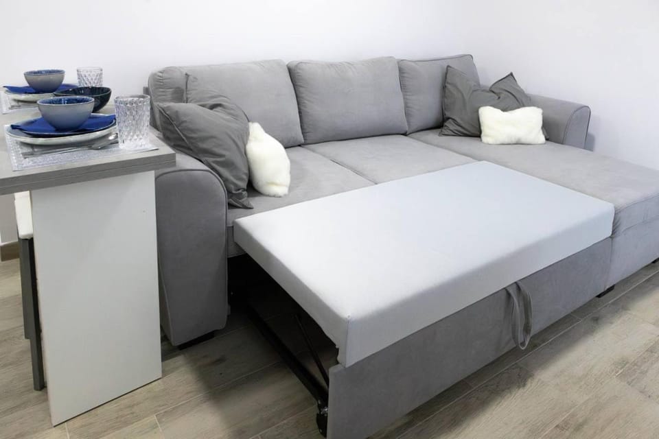 Bed, Living room, Photo of the whole room, Seating area, Bedroom