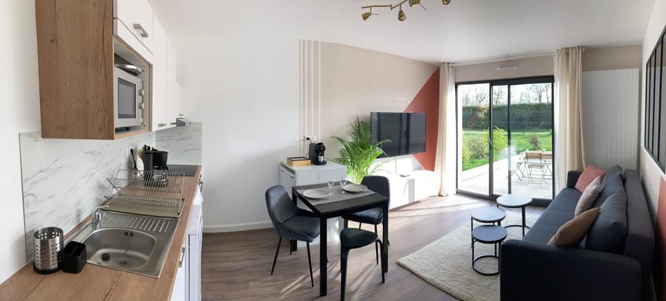 TV and multimedia, Kitchen or kitchenette, Living room, Seating area, Dining area, minibar, pet friendly, stove