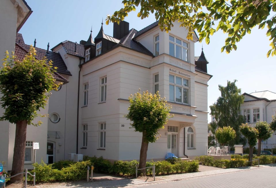 Property building, Facade/entrance