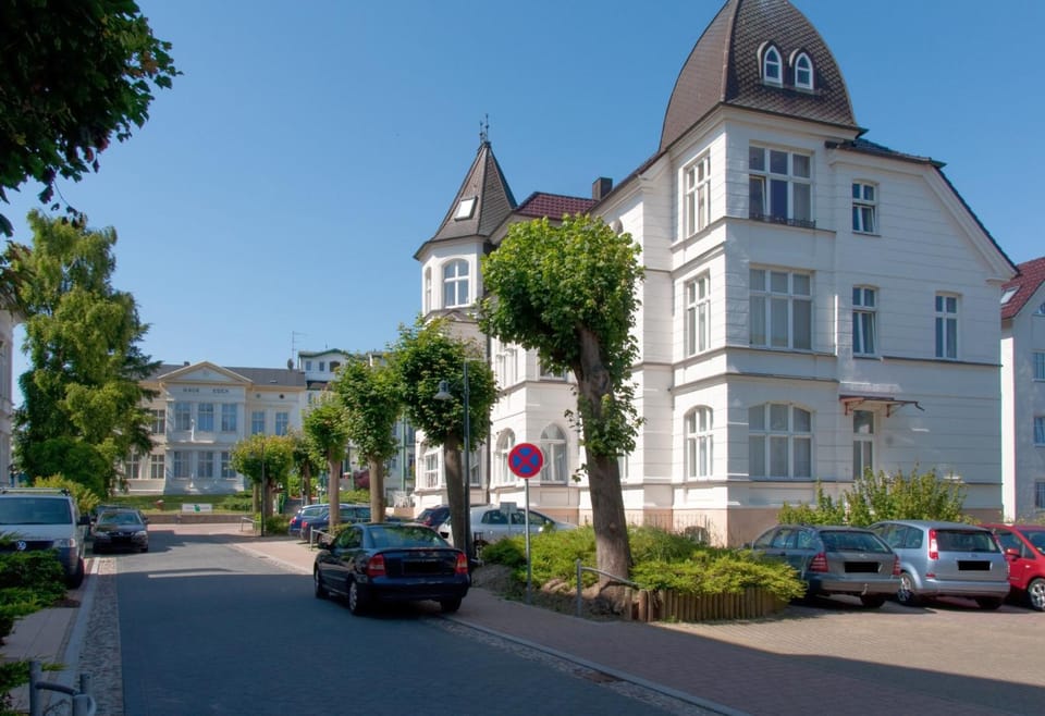 Property building, Neighbourhood