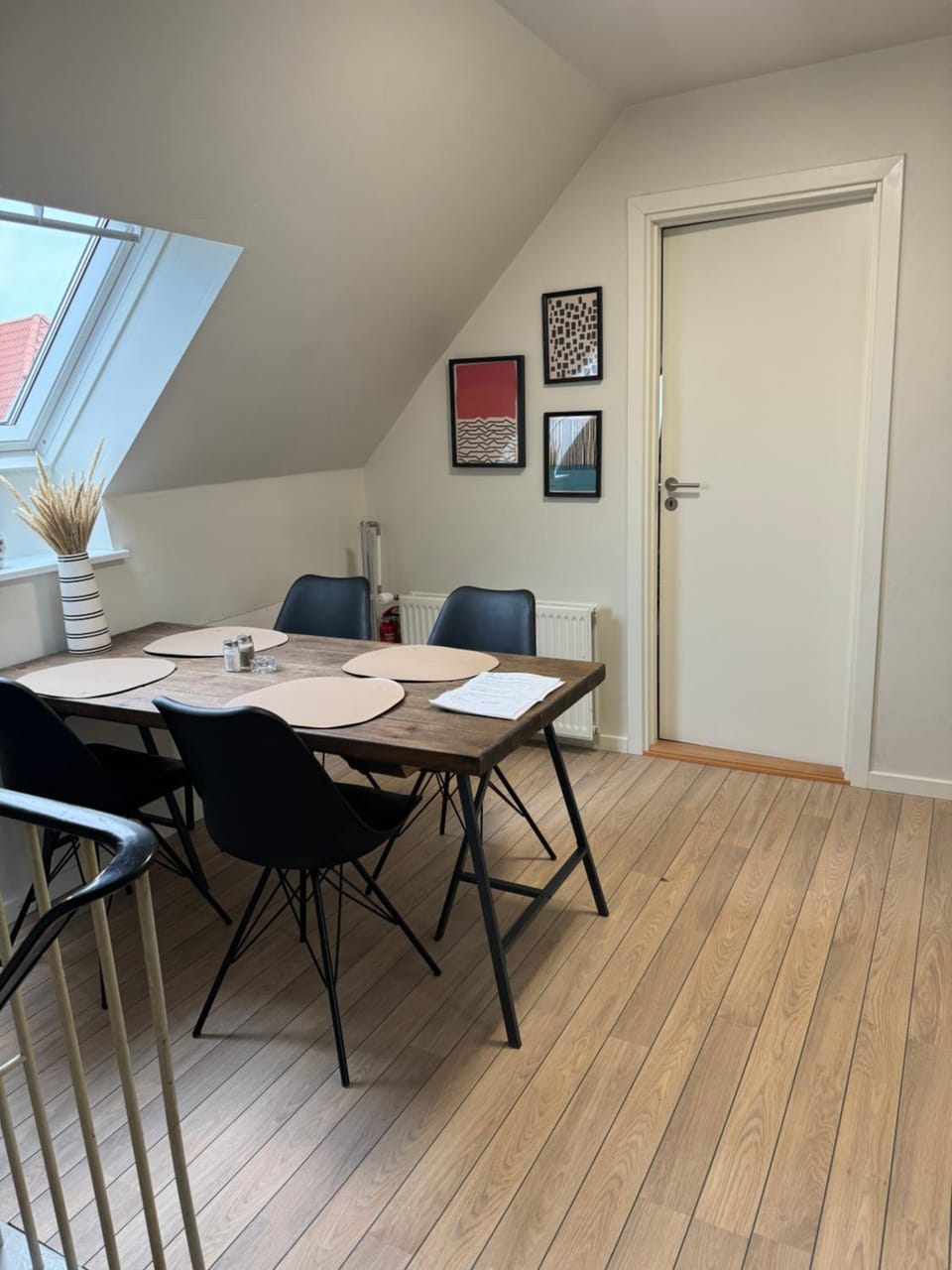 Living room, Seating area, Dining area, hair dresser