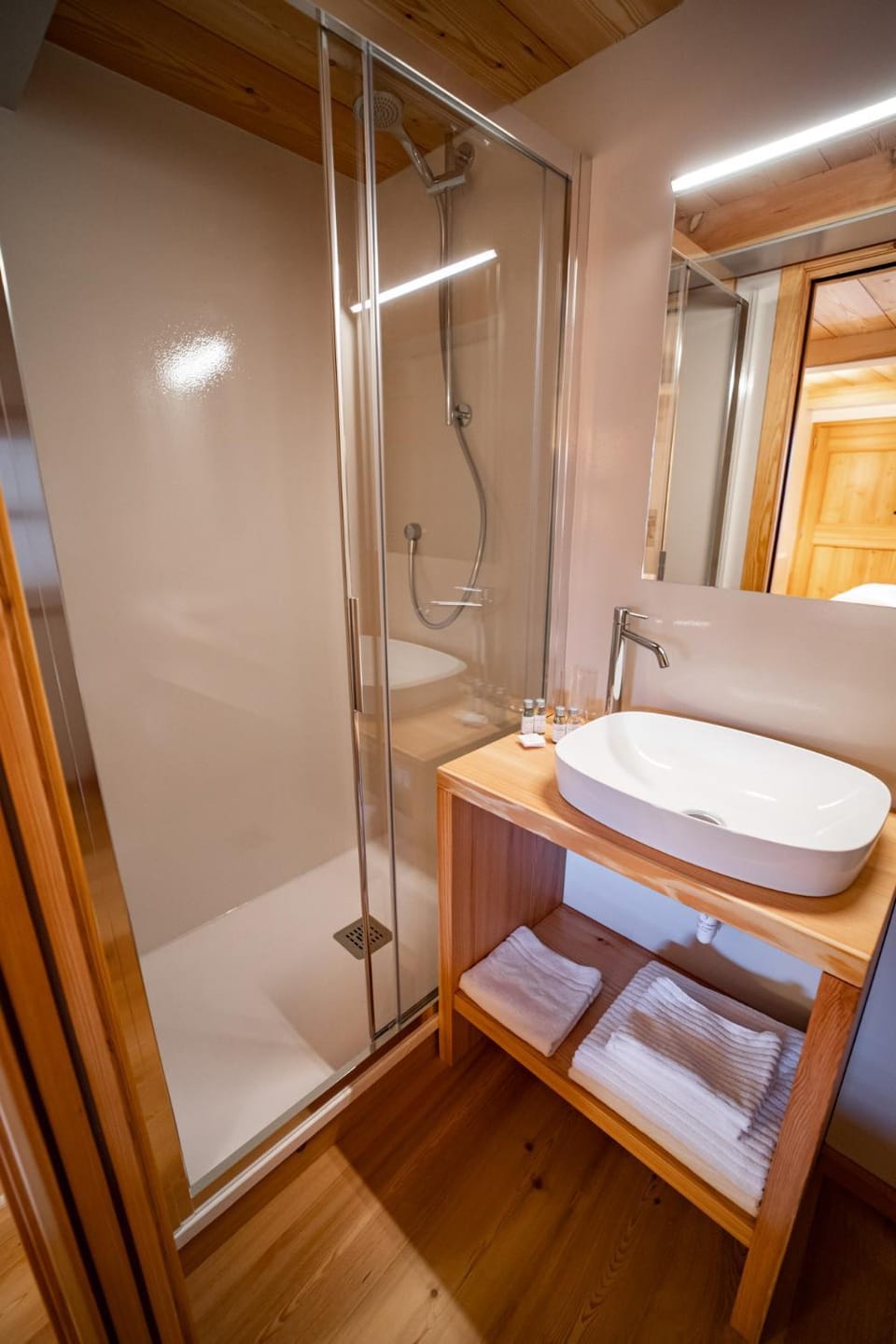 Shower, Bathroom, towels