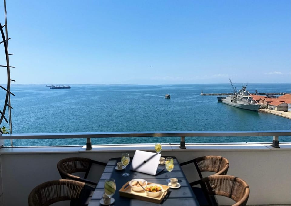 Day, Natural landscape, View (from property/room), Balcony/Terrace, Dining area, Sea view