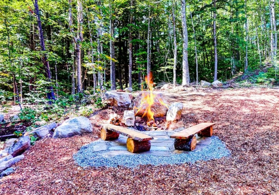 Scoot Cabin - Dogs Welcome! Cabin in Carrabassett Valley