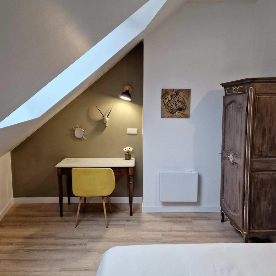 Bed, Photo of the whole room, Bedroom, wardrobe