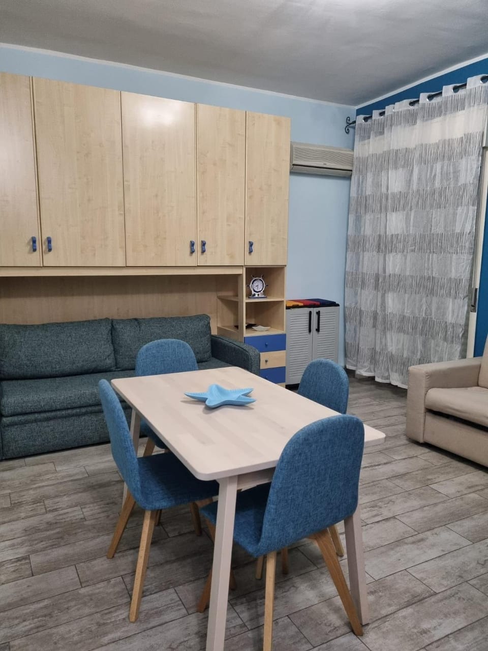 Kitchen or kitchenette, Seating area, Dining area, wardrobe