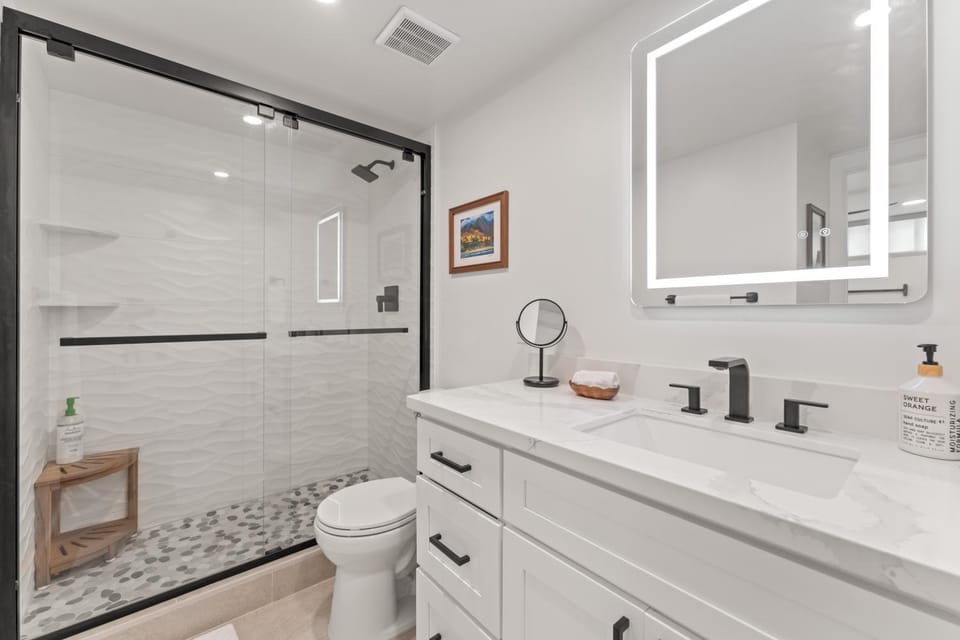 Shower, Toilet