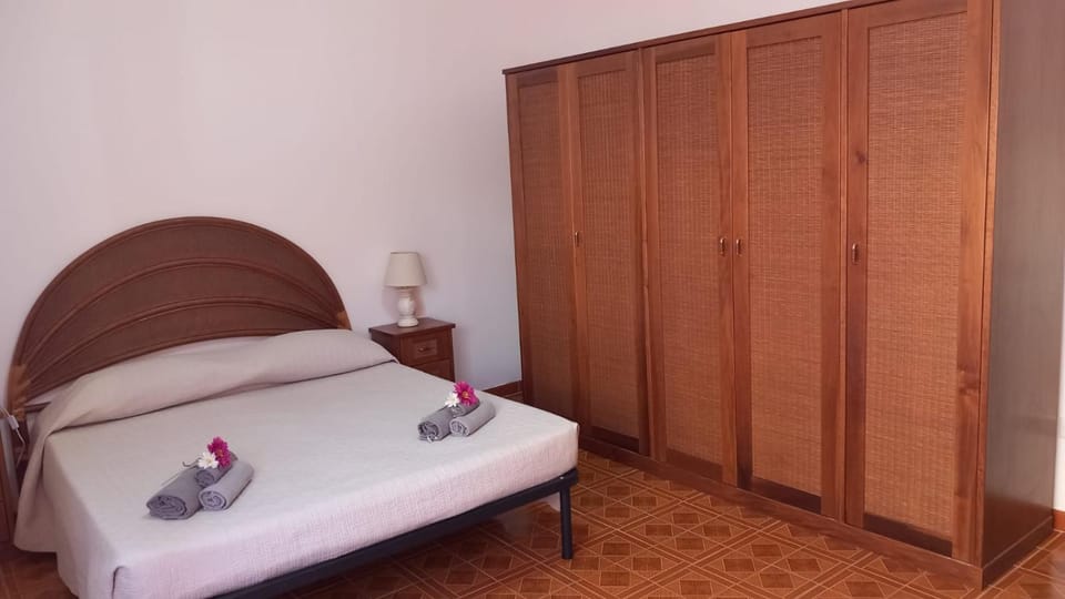 Bed, Bedroom, wardrobe