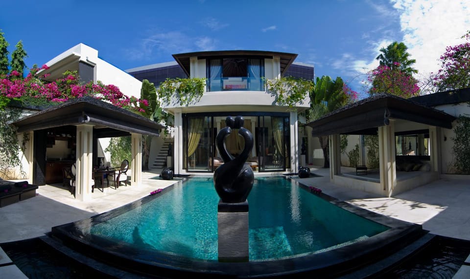 Patio, Day, Garden, Balcony/Terrace, Seating area, Dining area, On site, Swimming pool, Swimming pool