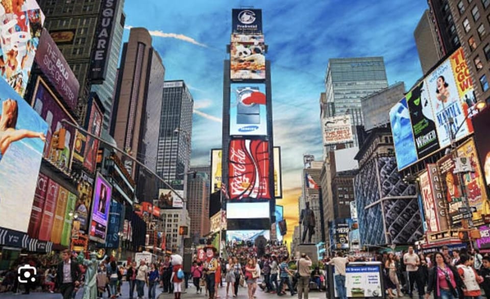 Nearby landmark, Day, Neighbourhood, Evening entertainment, Location