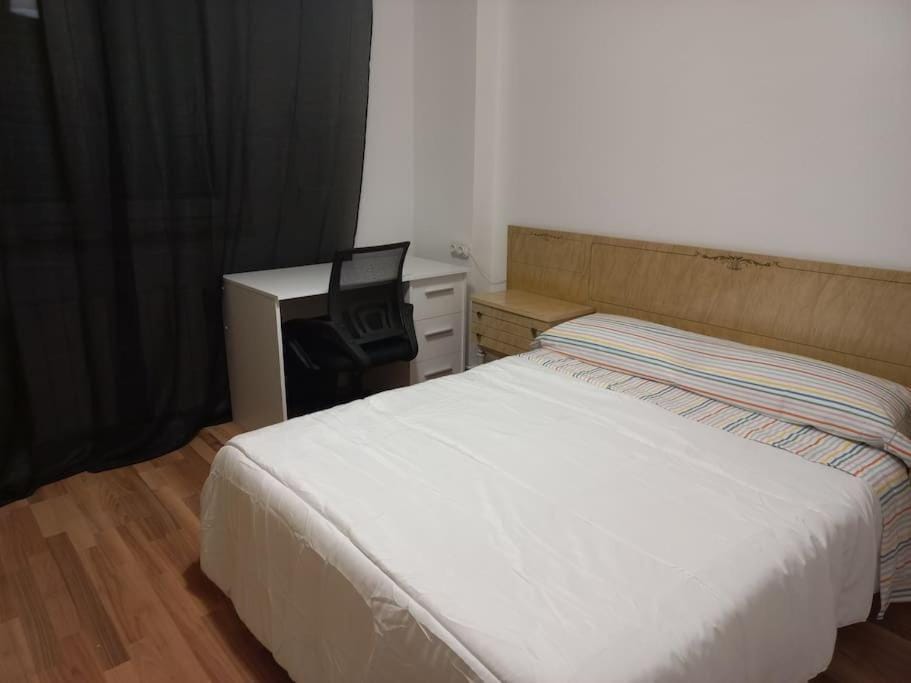 Apartamento en Santander soleado y con terraza. Apartment in Santander