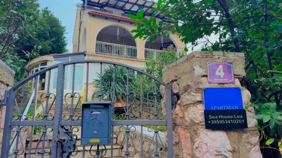 Sea house Lea Apartment in Novi Vinodolski