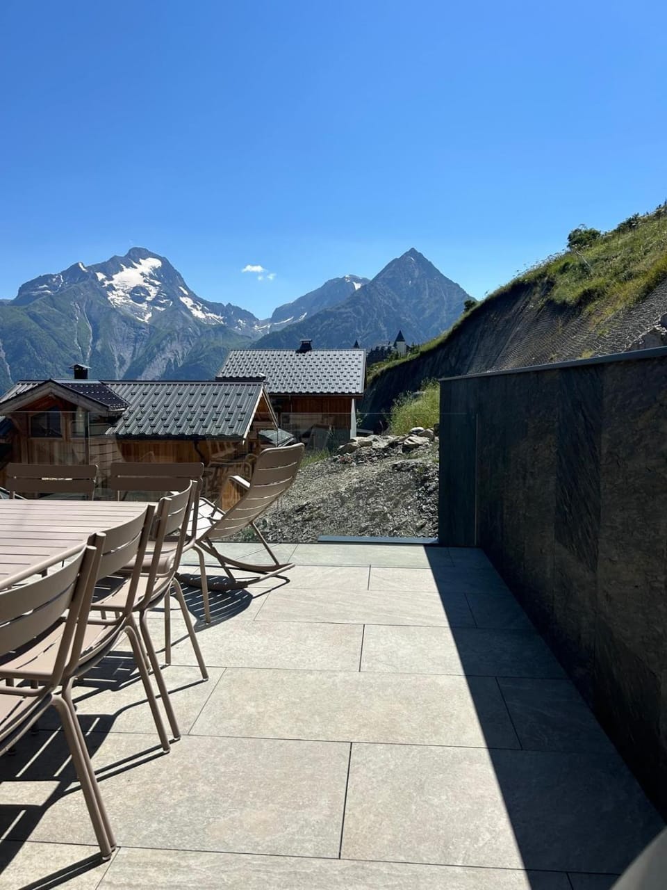 Patio, Nearby landmark, Day, Natural landscape, View (from property/room), Balcony/Terrace, Dining area, Mountain view