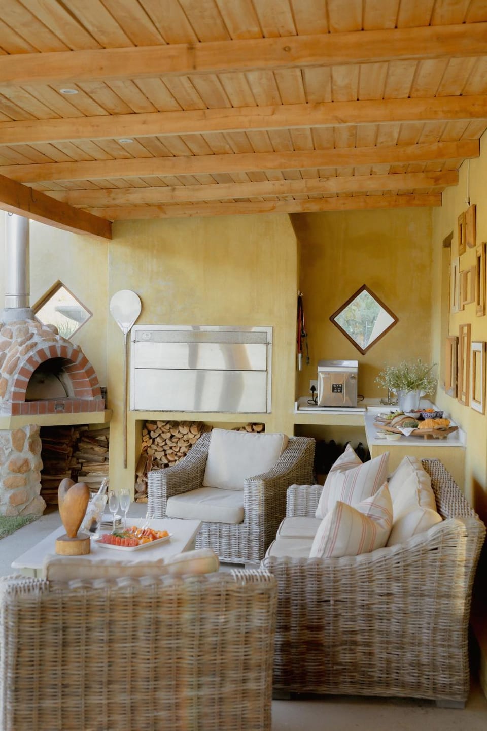 Seating area, Entertainment
