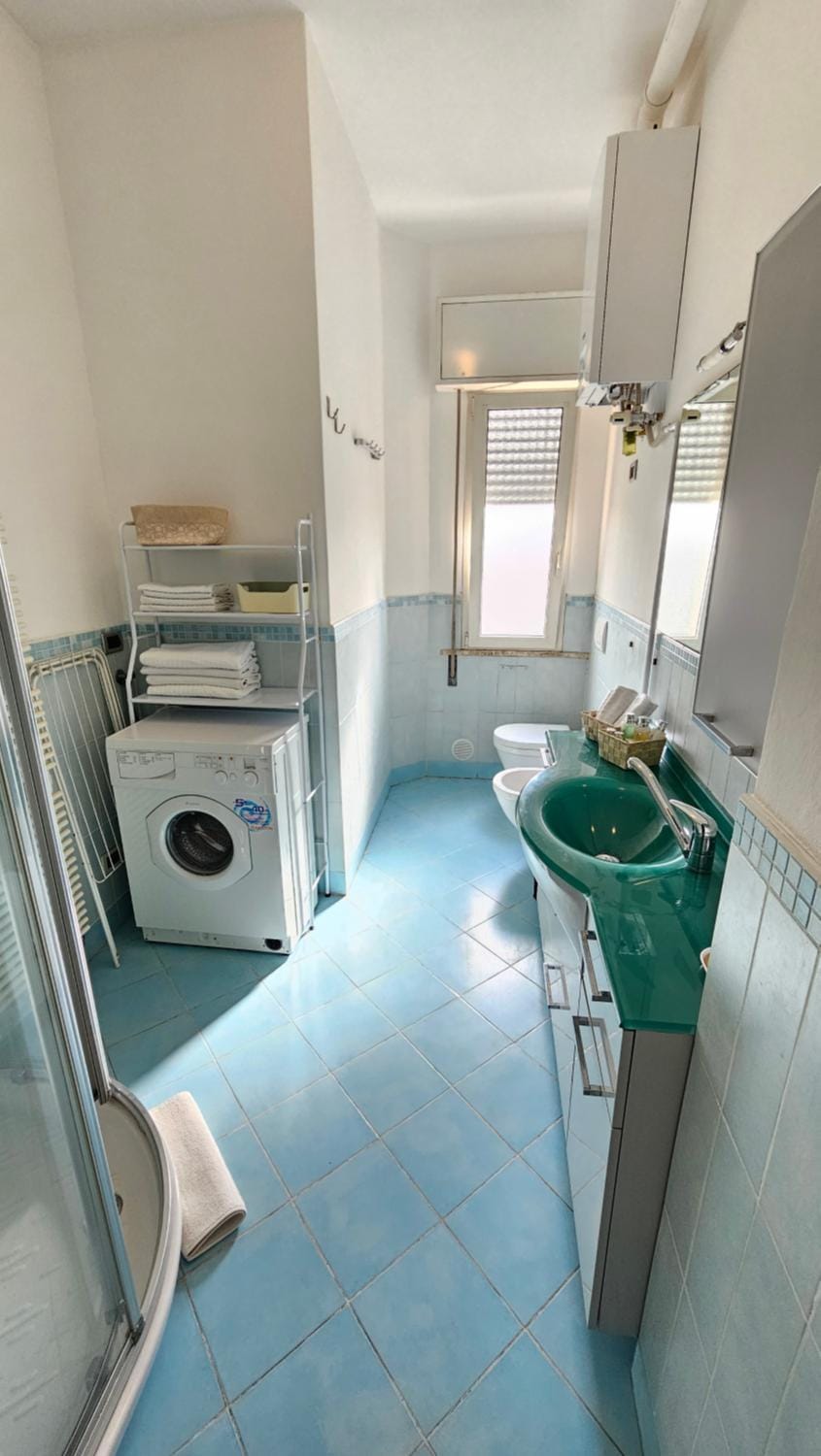 Bathroom, washing machine