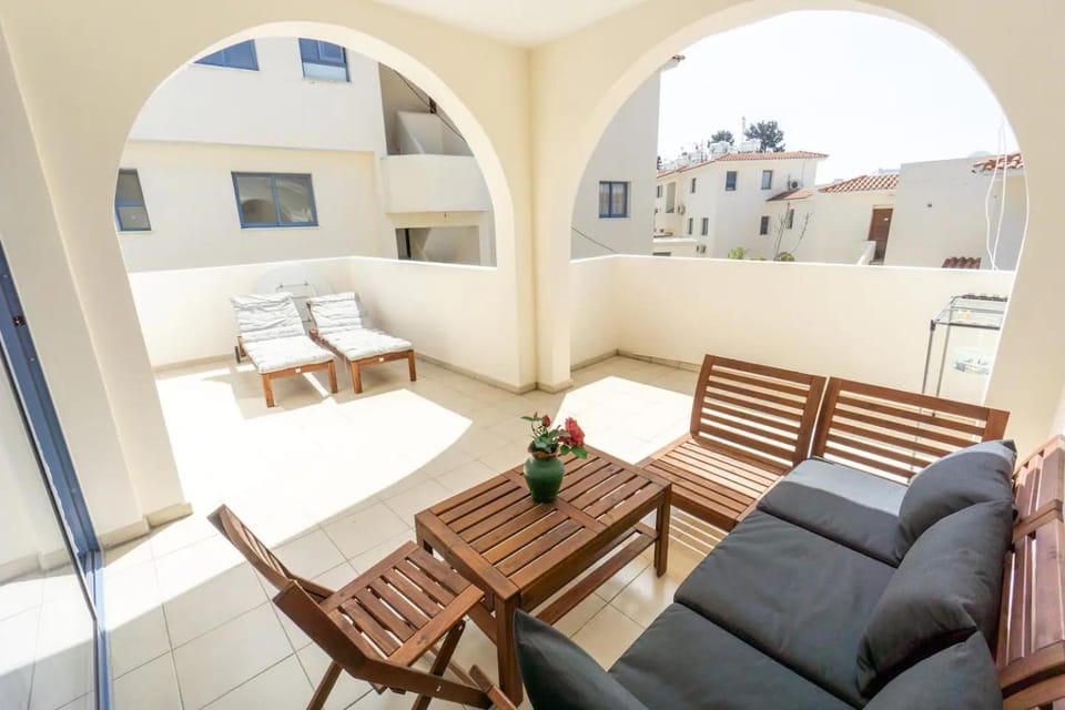 Balcony/Terrace, Seating area, Pool view, sunbed