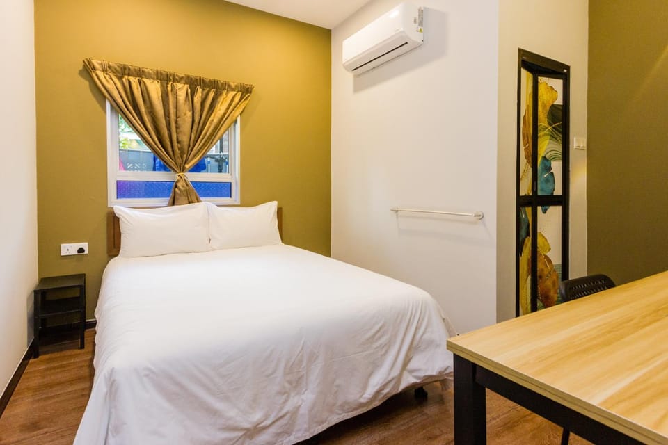 Toilet, Bed, Bathroom, Photo of the whole room, Bedroom, internet, towels, towels, air conditioner