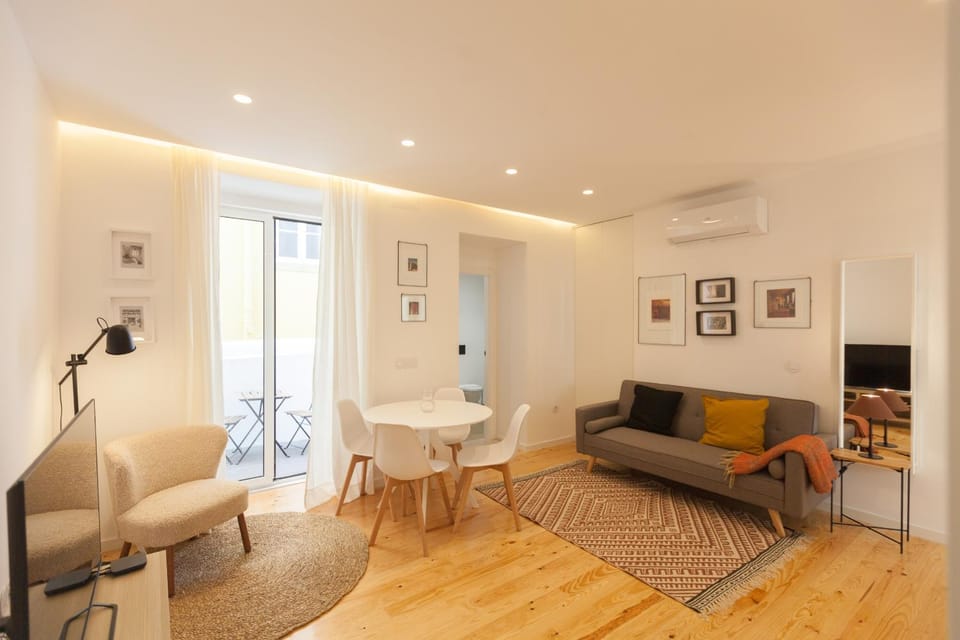 FLH Alcântara Elegant Charm with Balcony Apartment in Lisbon
