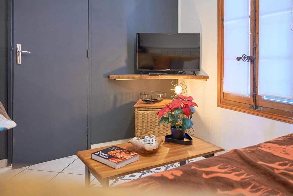 Bed, TV and multimedia