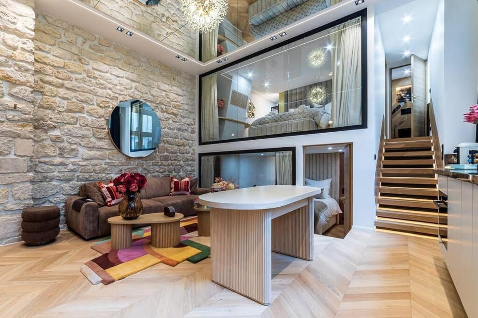 B Luxe Triplex, Cinema Near Place des Vosges AC Apartment in Paris