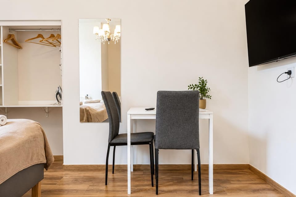 Bed, Seating area, Dining area, Bedroom