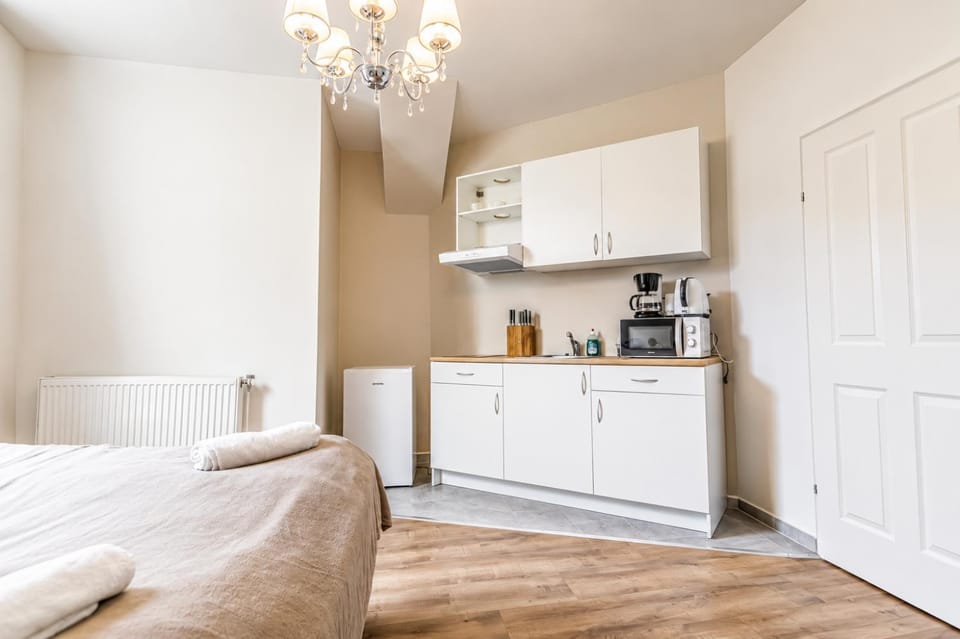 Bed, Coffee/tea facilities, Kitchen or kitchenette, Bedroom, oven, stove, toaster