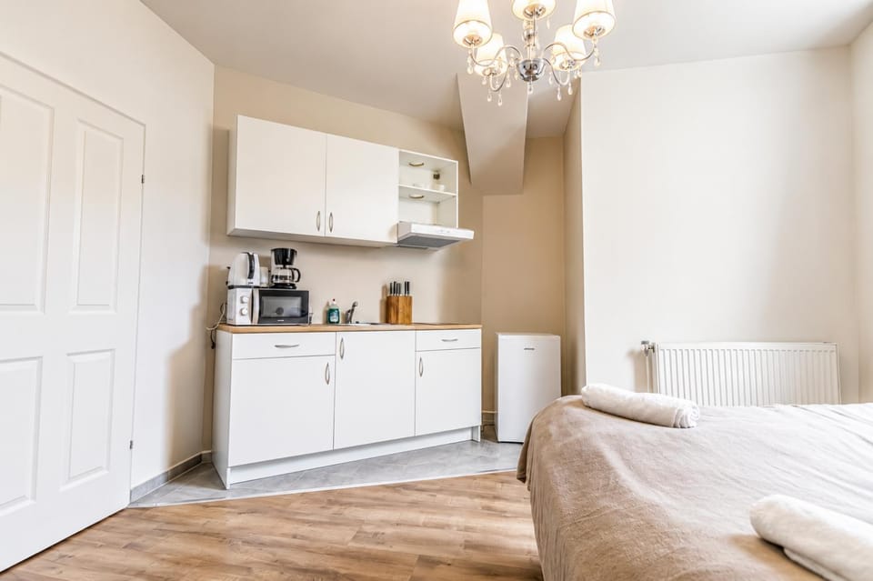 Bed, Coffee/tea facilities, Kitchen or kitchenette, Bedroom, oven, stove