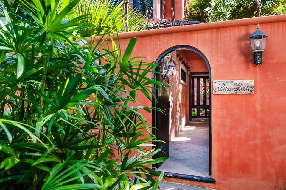 Exclusive private pool and steps to the beach Apartment in Playa Langosta