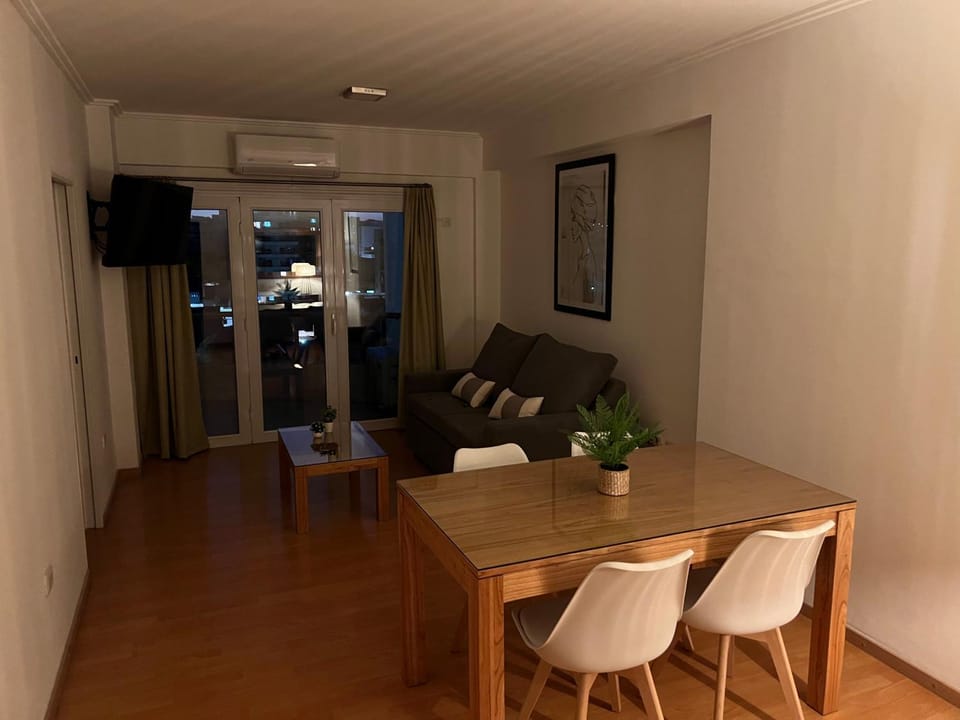 TV and multimedia, Living room, Seating area, Dining area, air conditioner