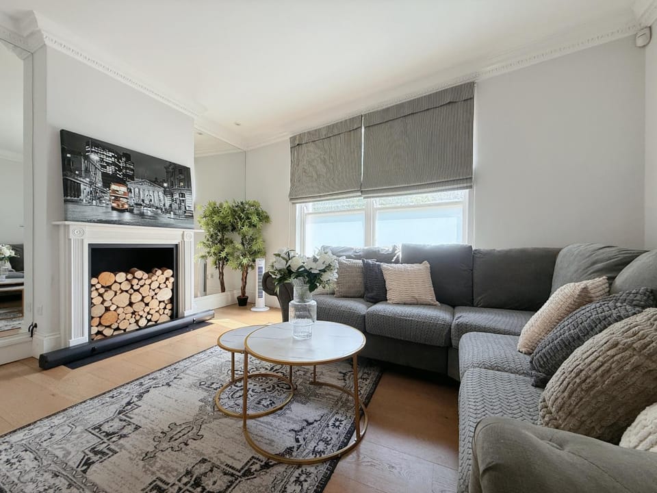 Spacious and cosy 3BRs 5F House in Heart of London Villa in City of Westminster