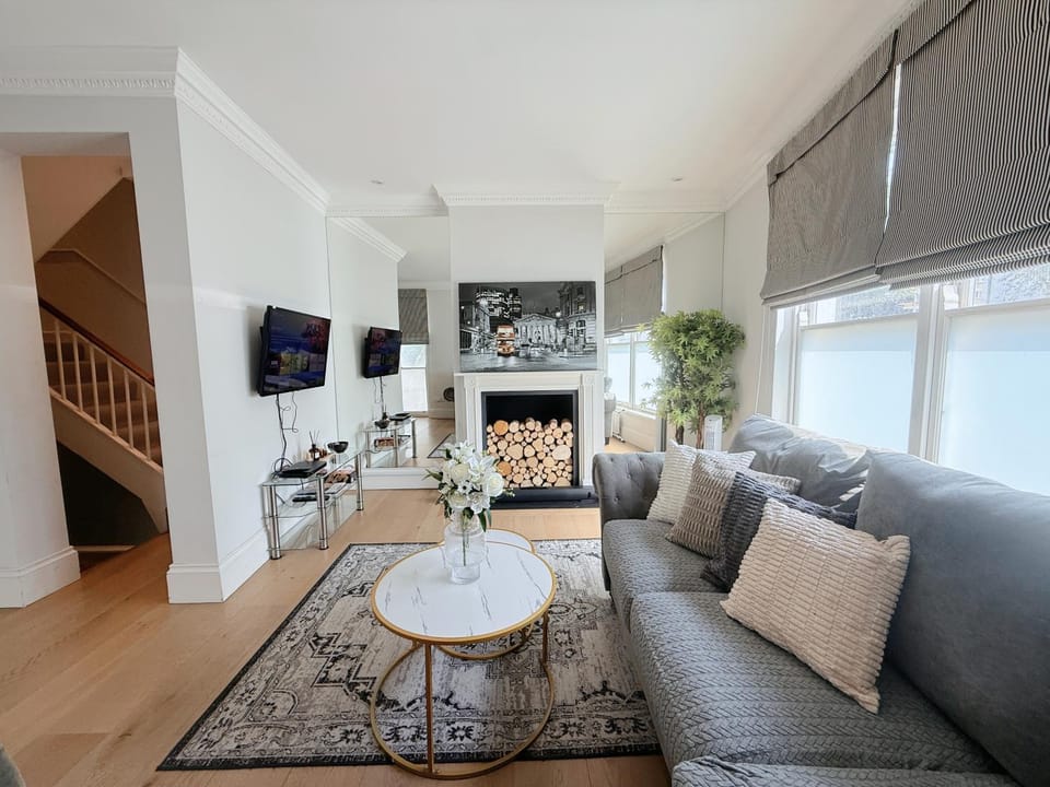 Spacious and cosy 3BRs 5F House in Heart of London Villa in City of Westminster