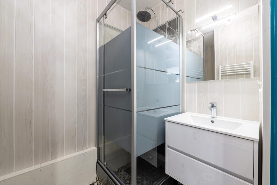 Bathroom, Living room