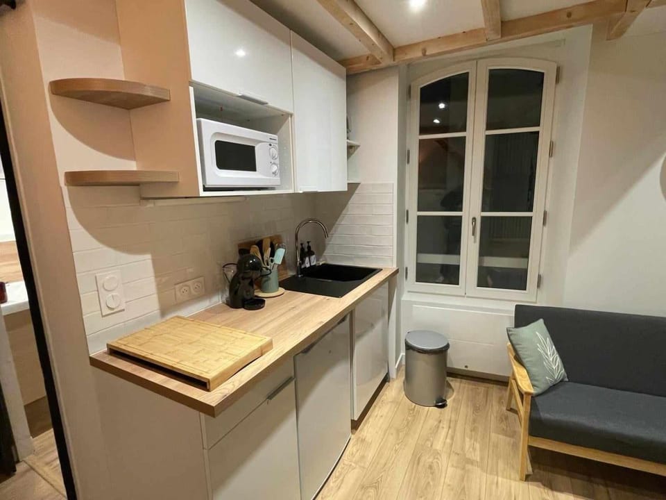 Kitchen or kitchenette
