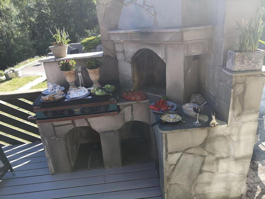 BBQ facilities, Food