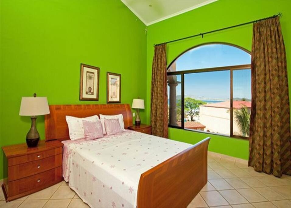 Beach Facing, large pool & guard in the town Apartment hotel in Tamarindo