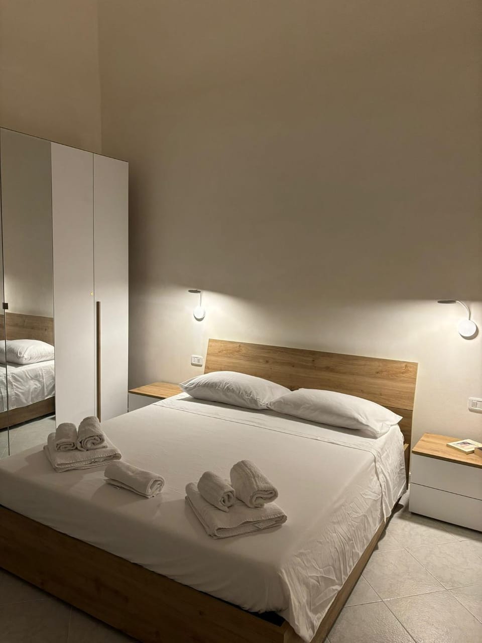 Bed, Photo of the whole room, Bedroom, wardrobe