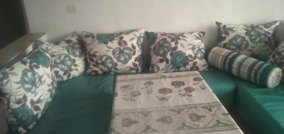 Bed, Living room, Photo of the whole room, Seating area, Bedroom