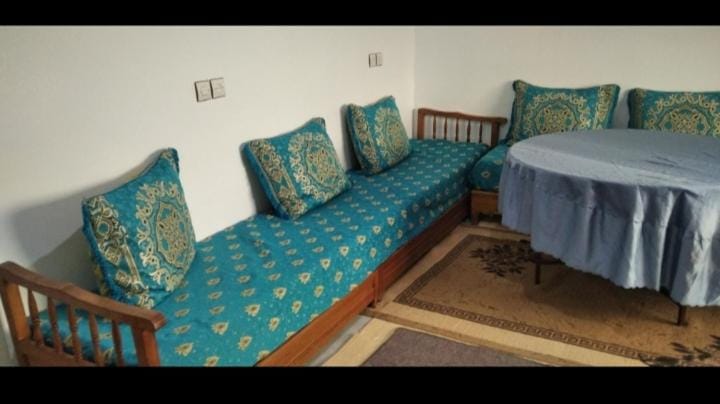 Bed, Living room, Photo of the whole room, Seating area, Bedroom
