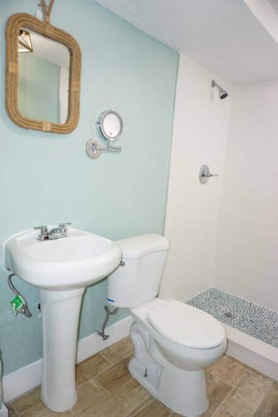 Beachside Cottage Walk 2BeachOcean Center PETS OK Apartment in Florida