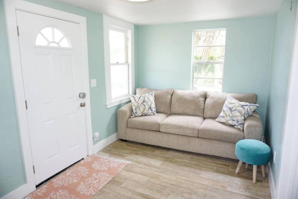 Beachside Cottage Walk 2BeachOcean Center PETS OK Apartment in Florida