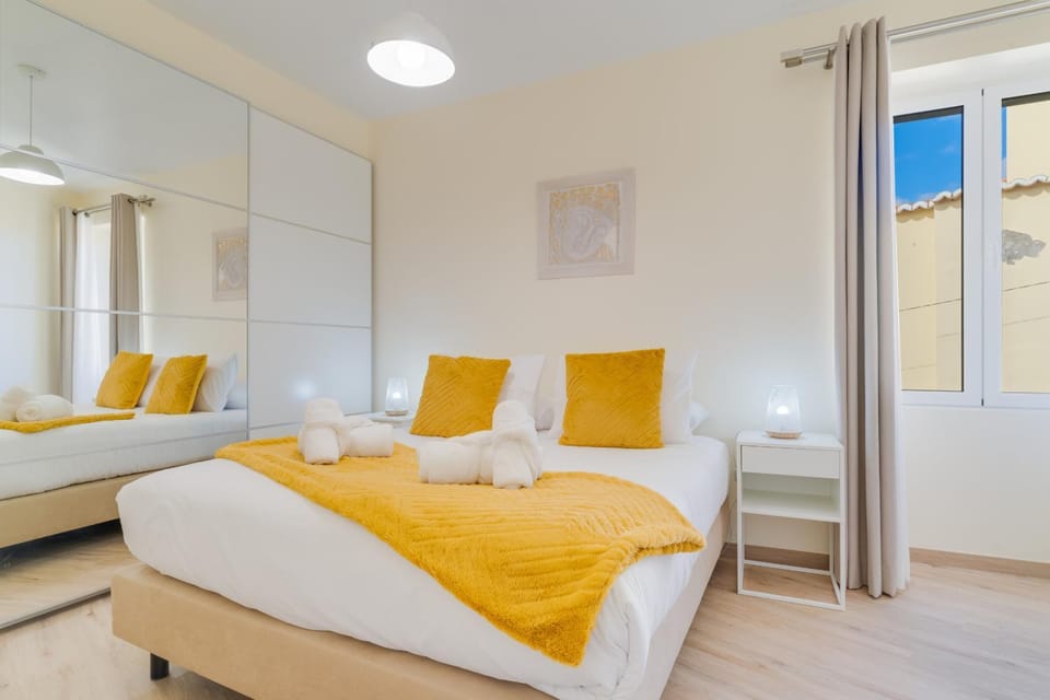 Bed, Bedroom