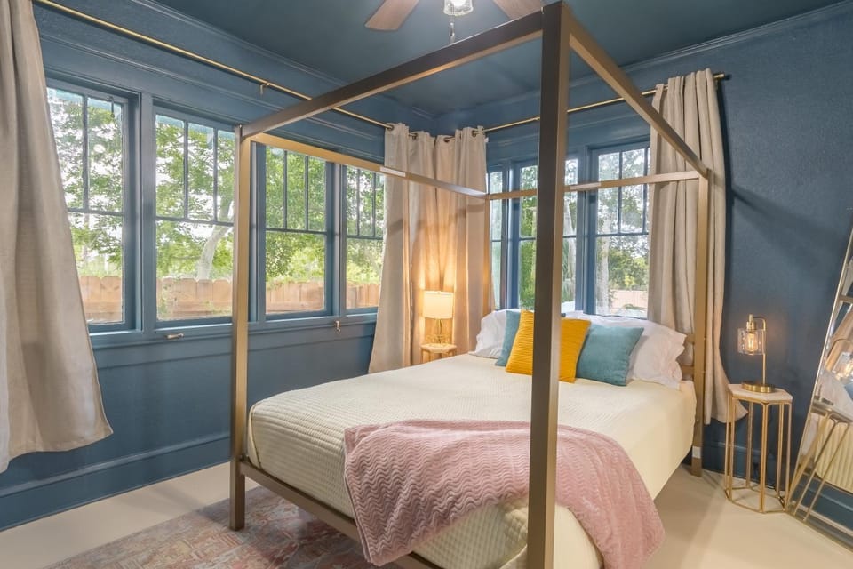 8 beds! Steps 2 Ocean Center Cowboy Pool Beach House in Florida