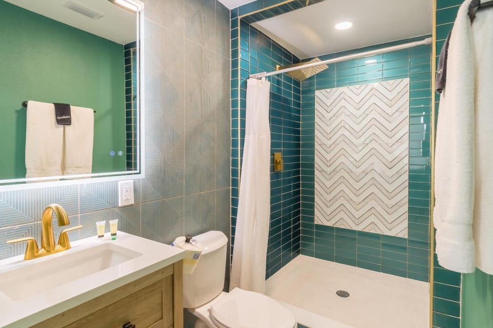 8 beds! Steps 2 Ocean Center Cowboy Pool Beach House in Florida