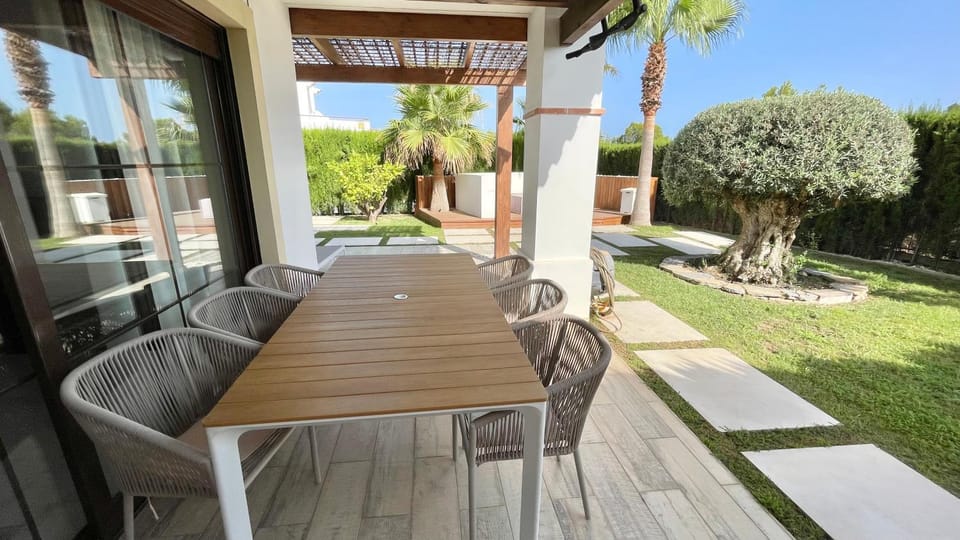 Property building, Patio, Garden, View (from property/room), Balcony/Terrace, Dining area, Garden view