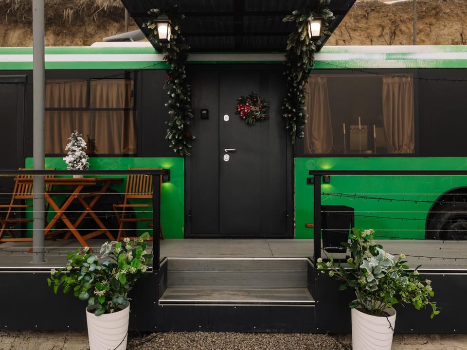 Bus Home дом с видом на Город Apartment in Almaty
