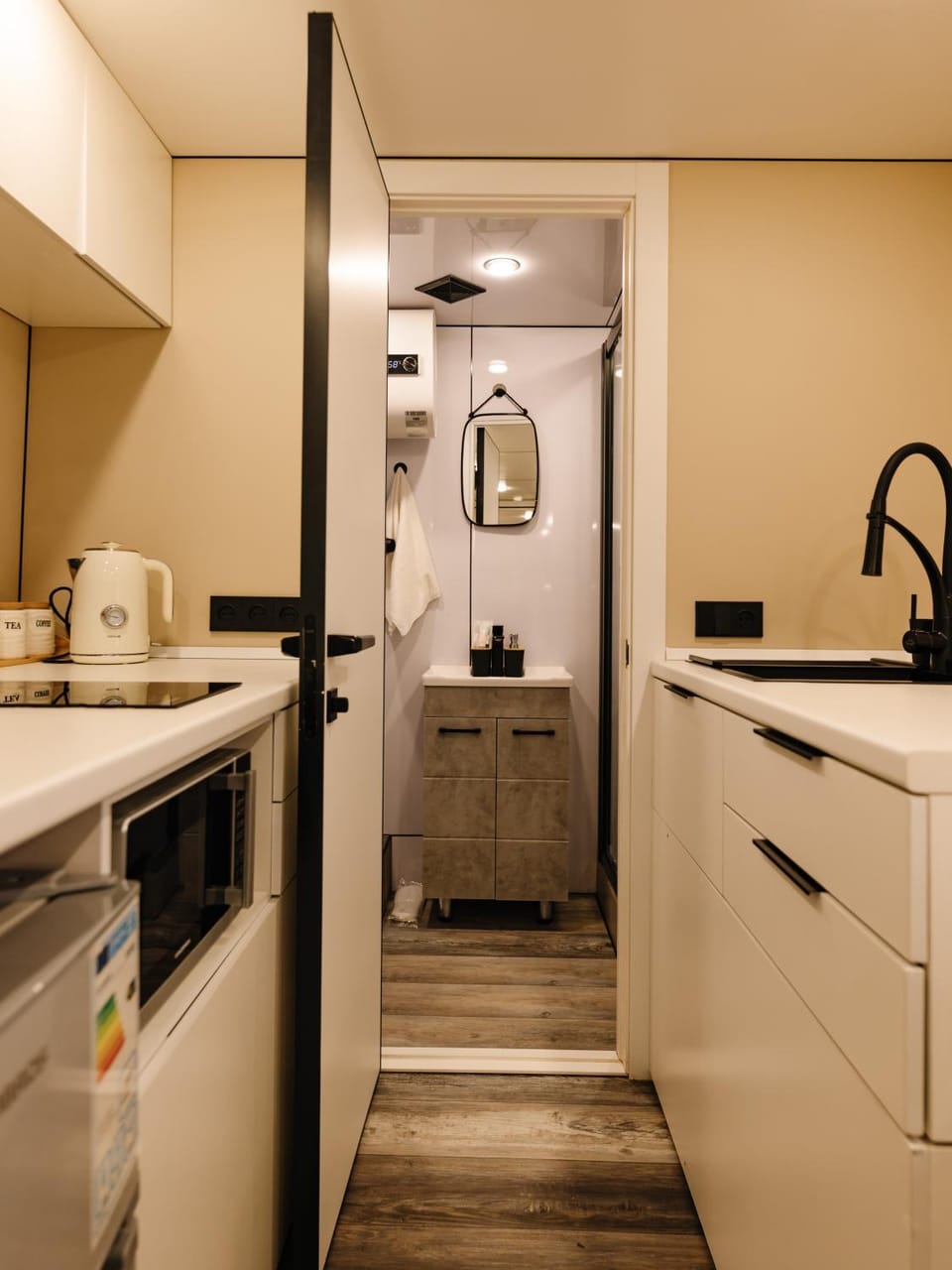 Bus Home дом с видом на Город Apartment in Almaty